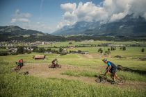 Schöne Aussicht und Bikespaß auf den OD Trails in Oberndorf. • © TVB Kitzbüheler Alpen, Mirja Geh